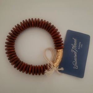 Universal thread bracelet